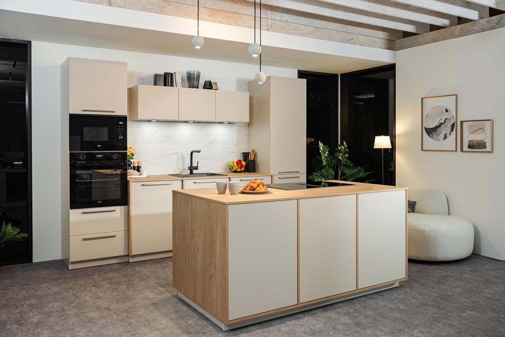 DAN Küche mit Kücheninsel Family Concept im Küchenstudio Lechbruck im Allgäu