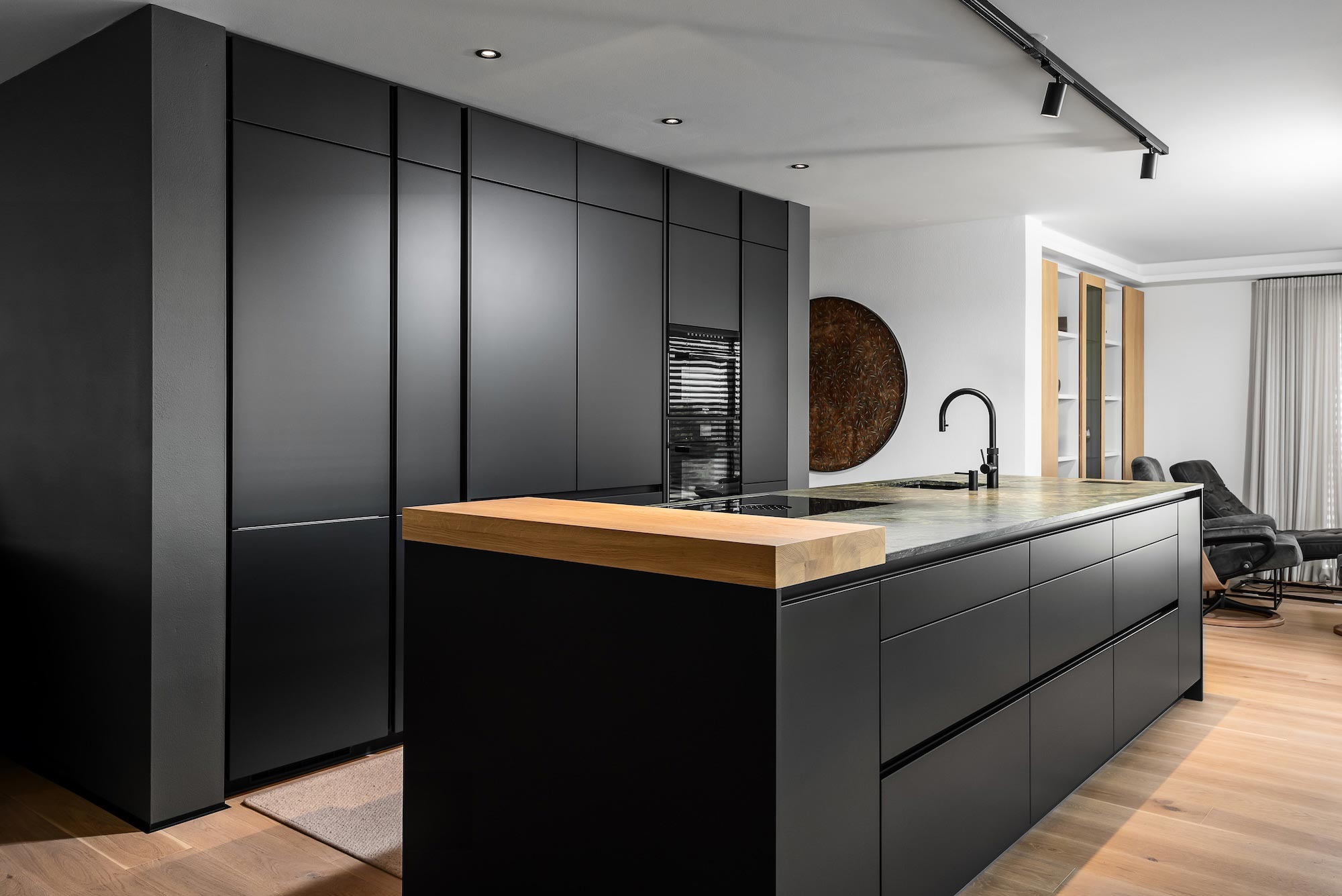 Moderne, klassische und Landhausküchen von DAN Küchen im Allgäu