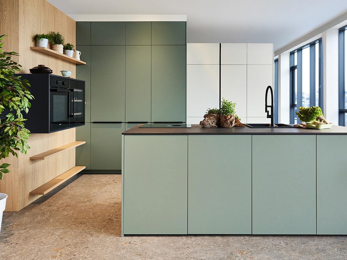 Moderne grüne grifflos DAN Küche im Küchenstudio Lechbruck im Allgäu